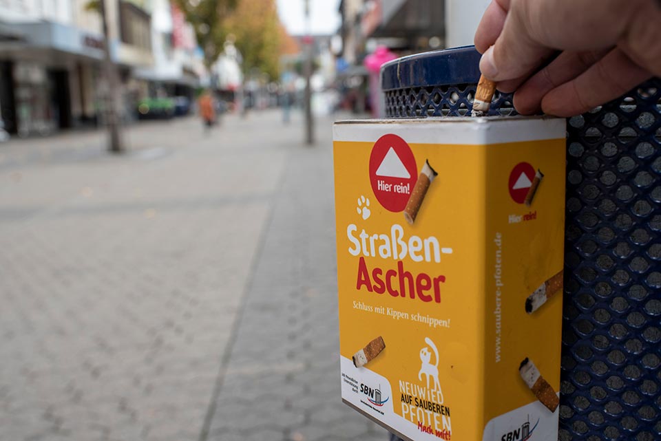 Servicebetriebe: Neue Aschenbecher in der Innenstadt installiert